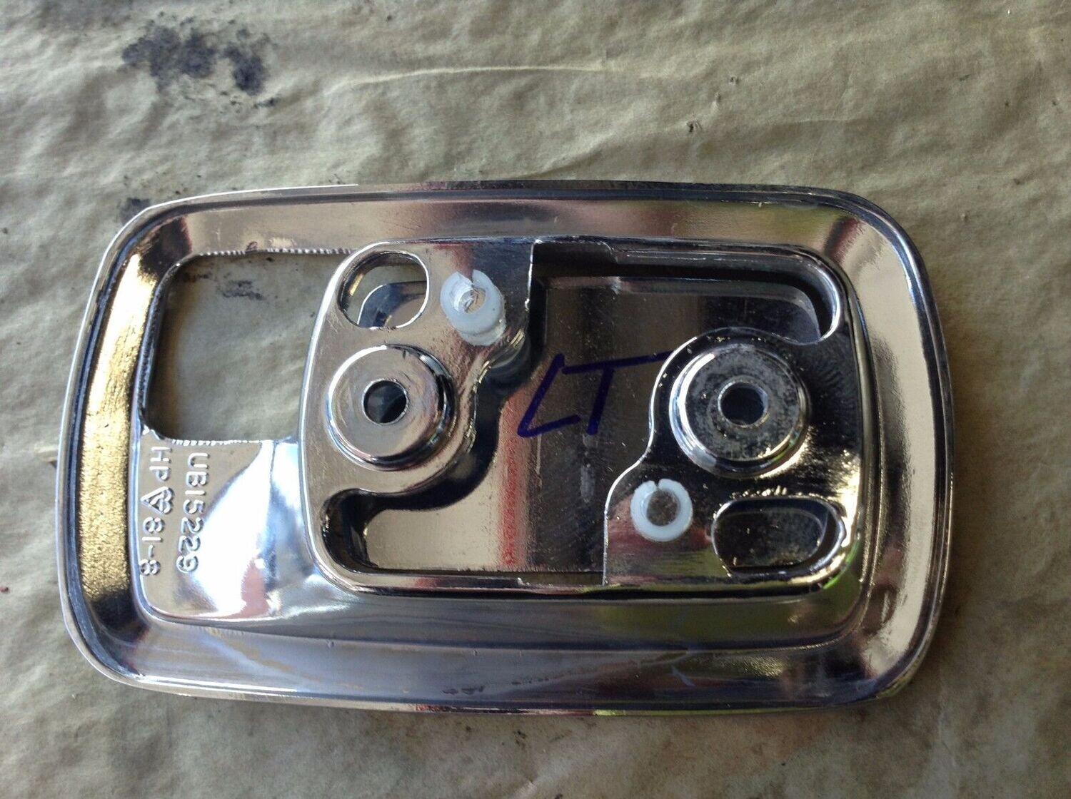 81 - 98 ROLLS ROYCE SILVER SPUR LEFT DOOR HANDLE BEZEL TRIM
