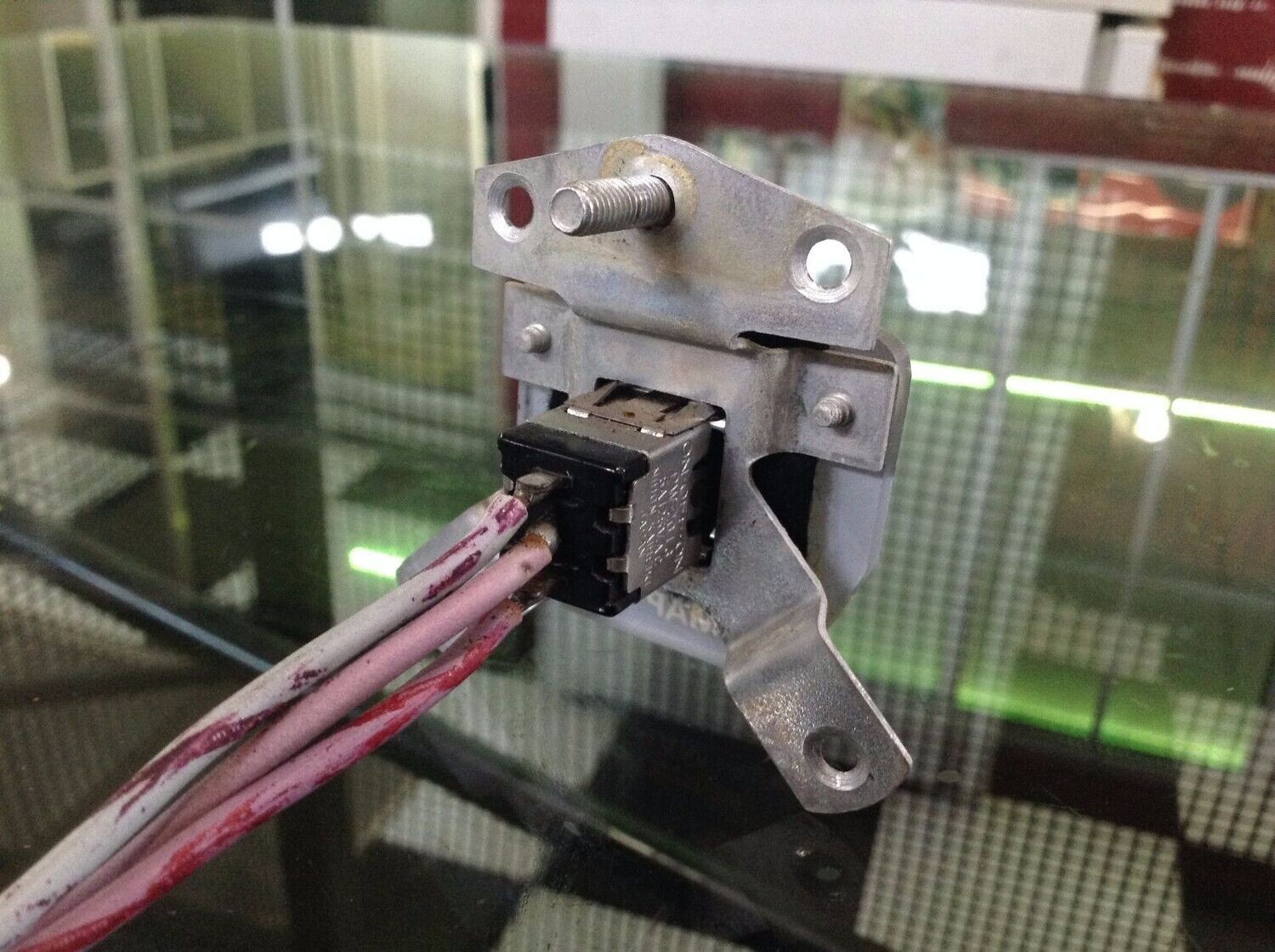 81 - 91 ROLLS ROYCE SILVER SPUR MAP MIRROR LIGHT SWITCH