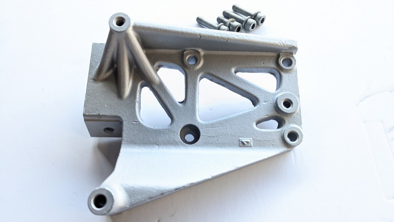 FERRARI 360 PART AIR CONDITIONING COMPRESSOR BRACKET SUPPORT 
179584