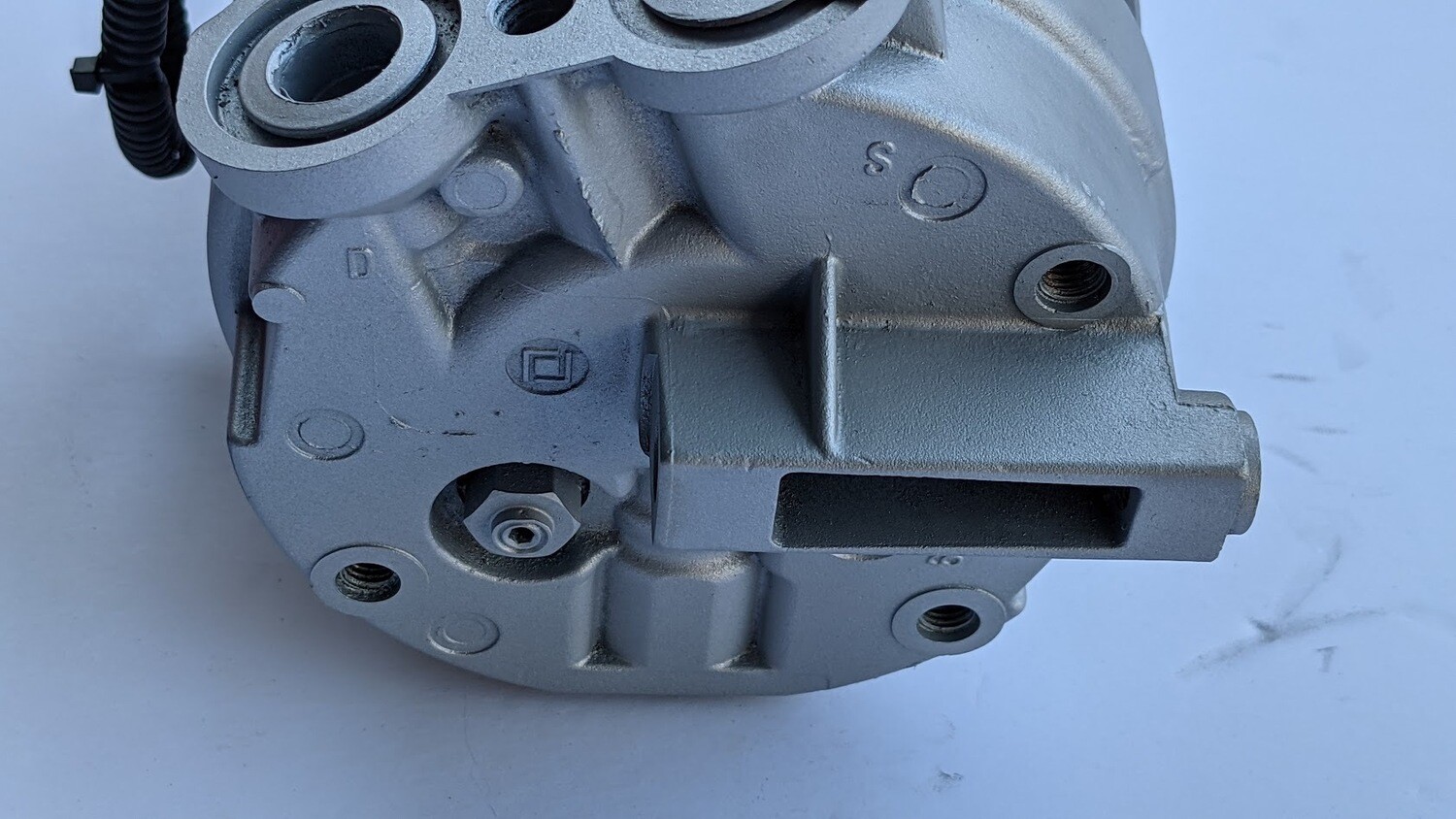 FERRARI 360 PART AIR CONDITIONING COMPRESSOR 180041