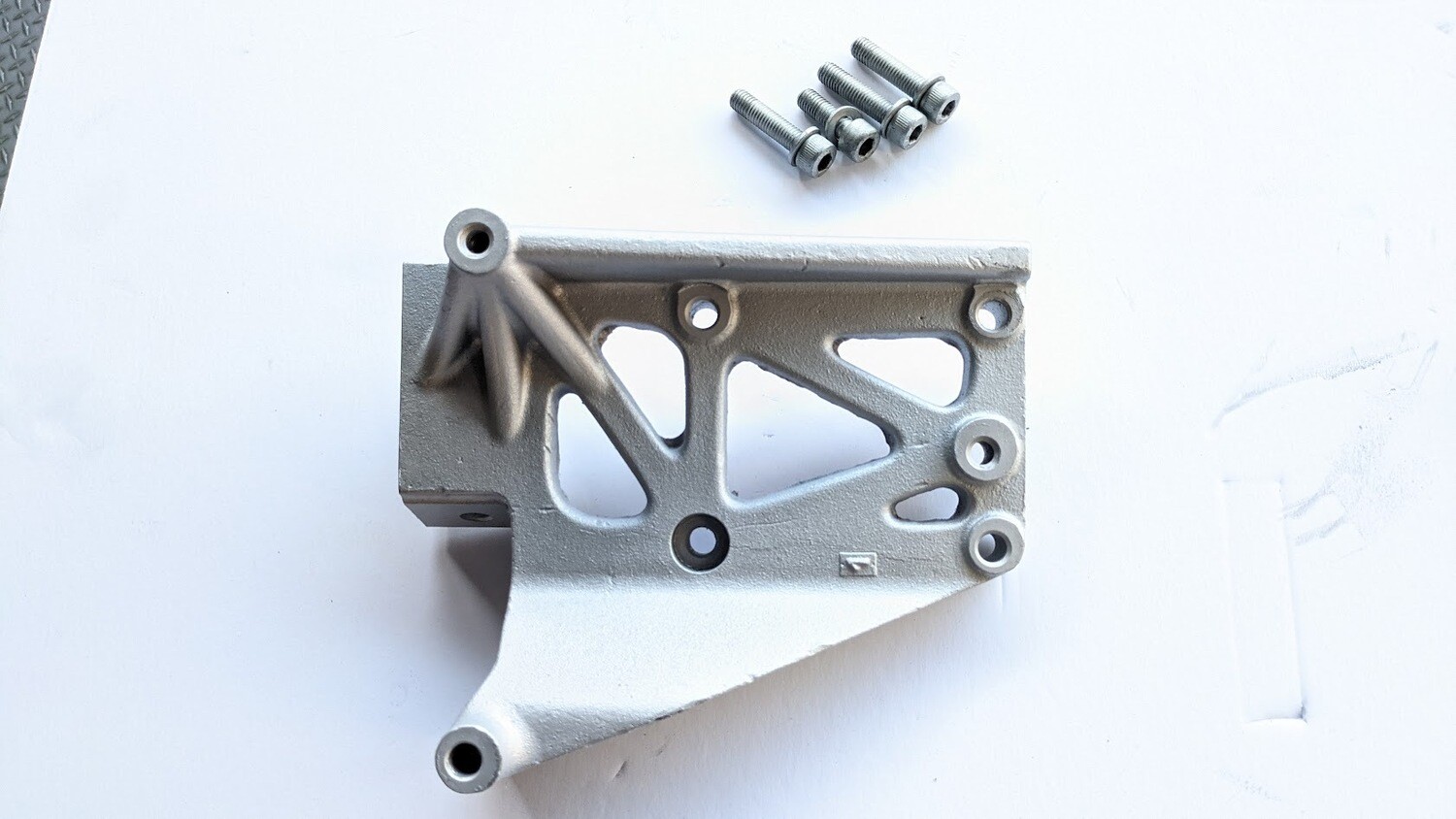 FERRARI 360 PART AIR CONDITIONING COMPRESSOR BRACKET SUPPORT 
179584