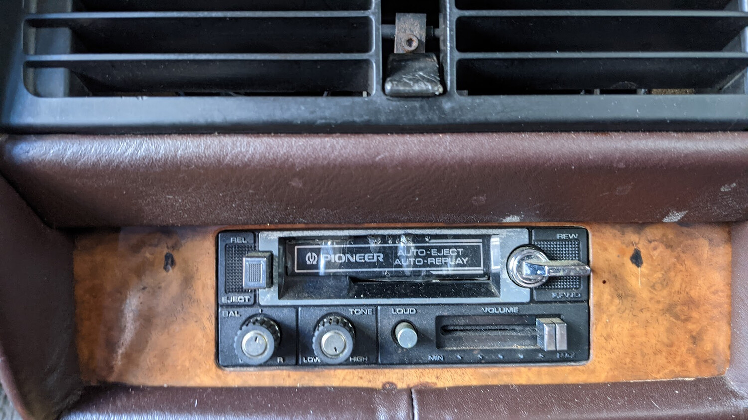 ROLLS ROYCE SILVER SHADOW II CENTER CONSOLE UNDER DASH WITH RADIO COMPLETE