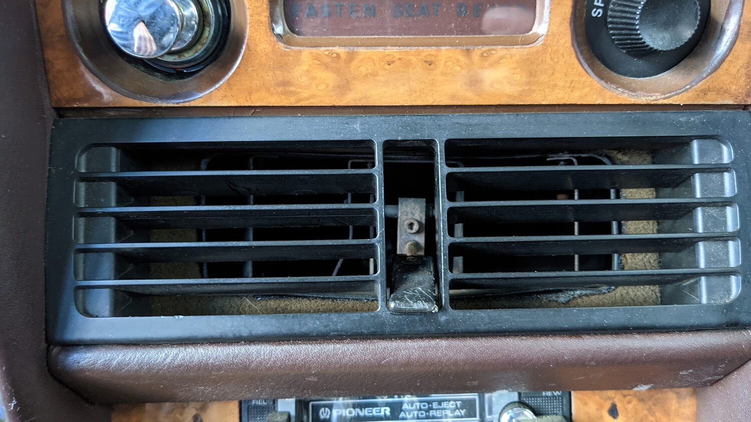 ROLLS ROYCE SILVER SHADOW II CENTER CONSOLE UNDER DASH WITH RADIO COMPLETE