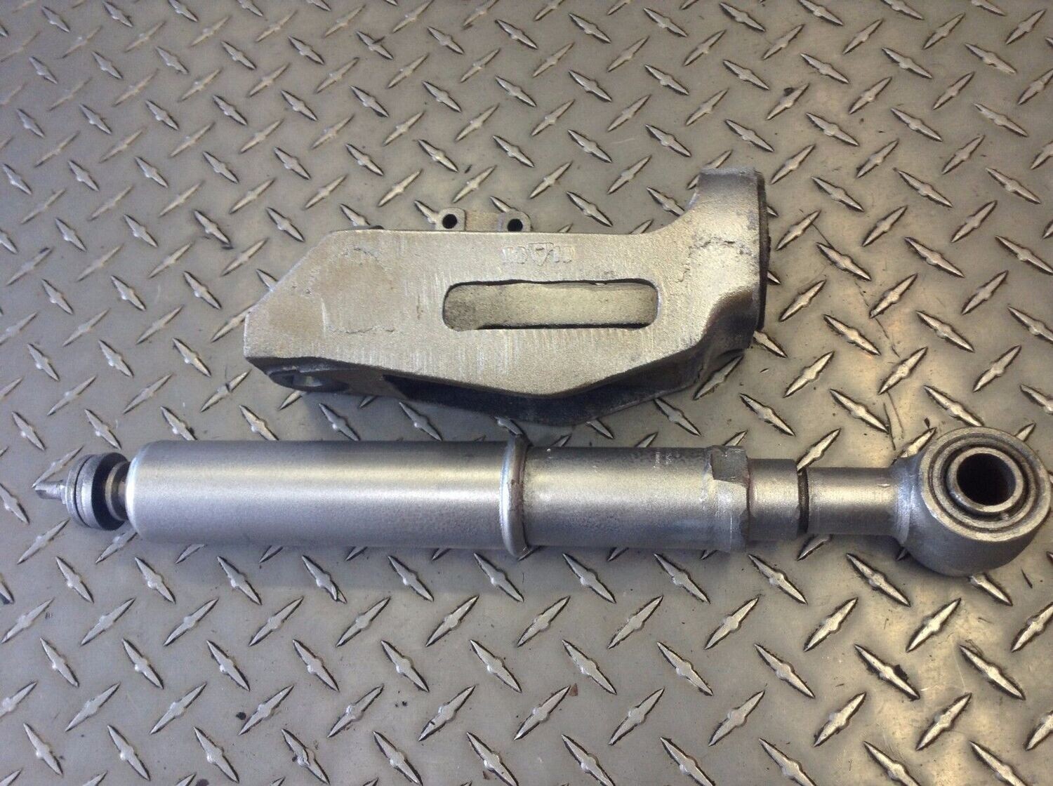 relist 65 - 80 ROLLS ROYCE SILVER SHADOW LEFT FRONT or REAR BUMPER SHOCK ABSORBERS