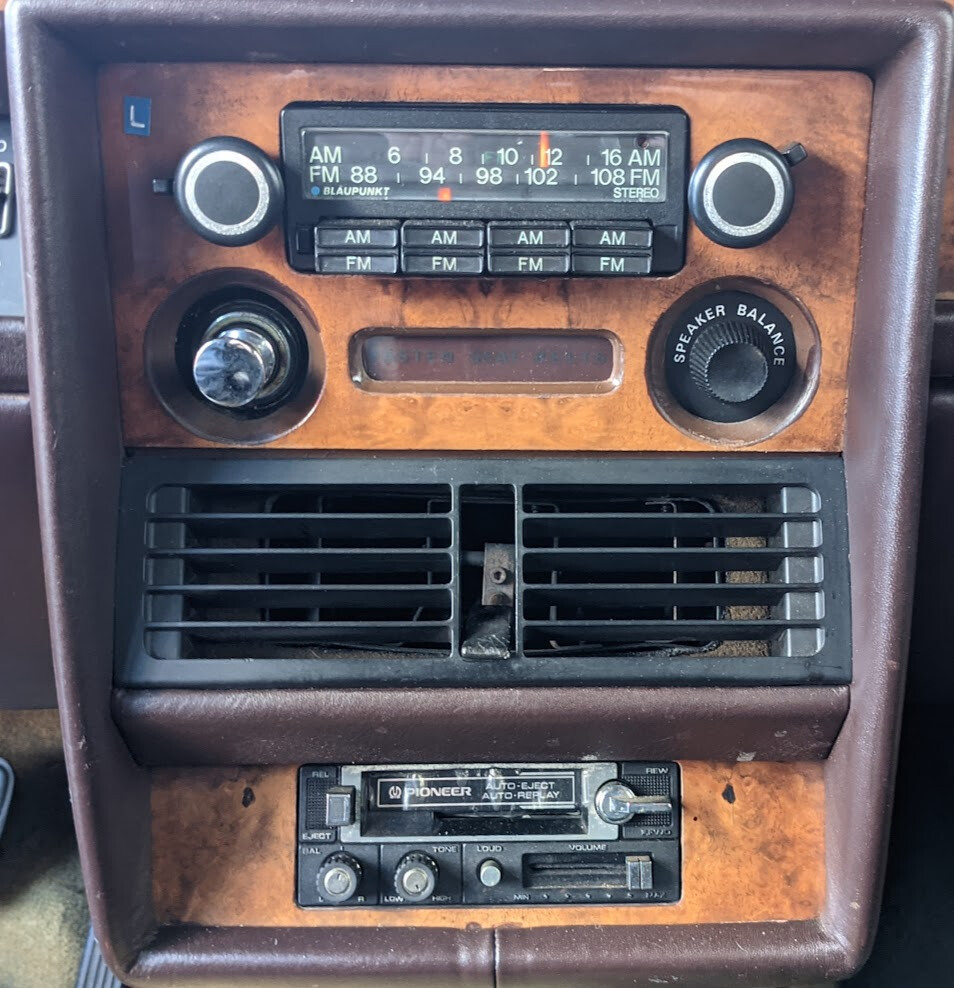 ROLLS ROYCE SILVER SHADOW II CENTER CONSOLE UNDER DASH WITH RADIO COMPLETE