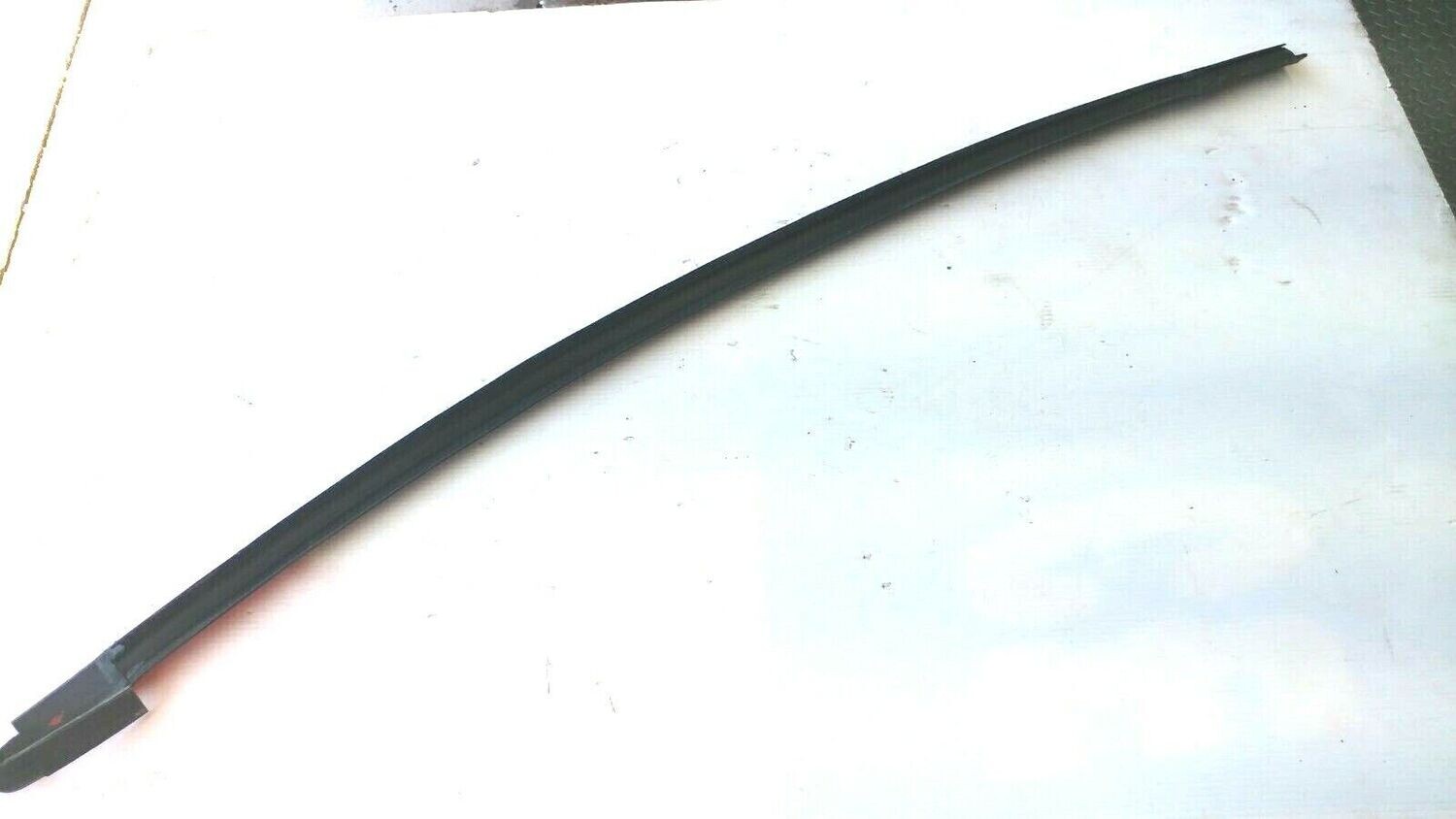 FERRARI 348 PARTS  RIGHT  DOOR HIGH RUBBER OUTTER WIPER 62213100