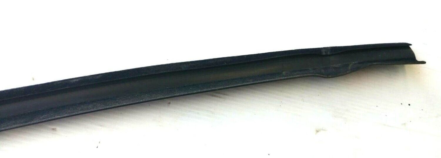FERRARI 348 PARTS  RIGHT  DOOR HIGH RUBBER OUTTER WIPER 62213100
