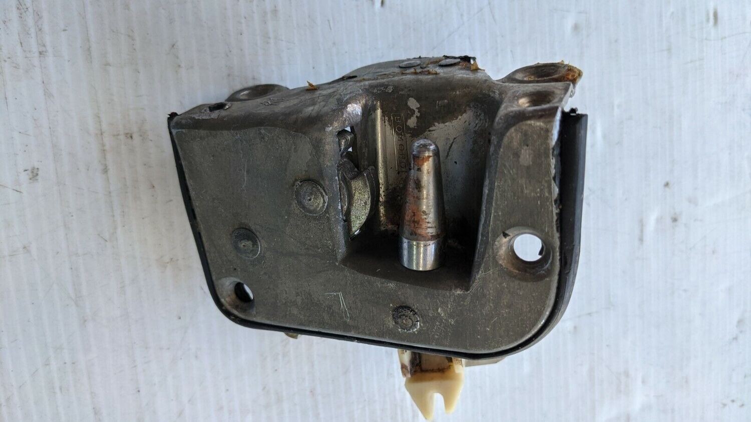 FERRARI 308 GTSi PART LEFT DOOR LATCH ASSEMBLY 20170908