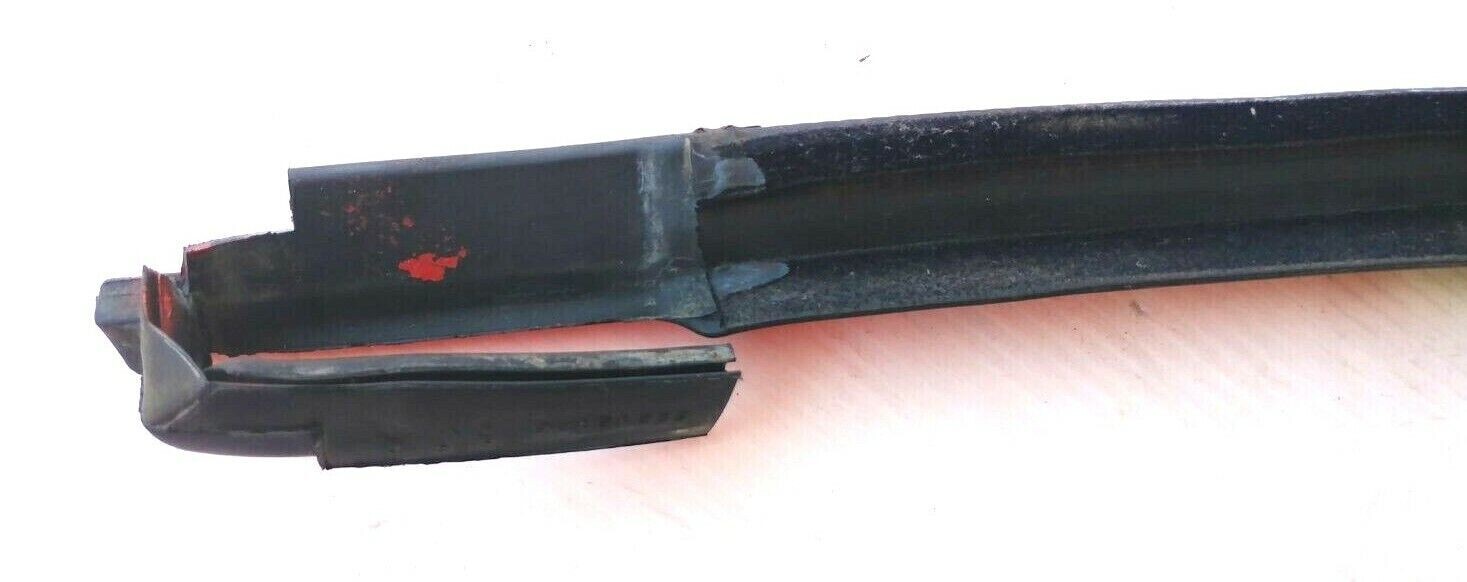 FERRARI 348 PARTS  RIGHT  DOOR HIGH RUBBER OUTTER WIPER 62213100