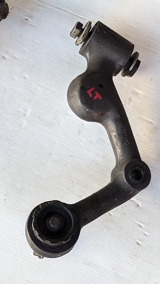 Rolls Royce Silver Shadow FRONT UPPER CONTROL ARM complete right and left UR17401 UR17400