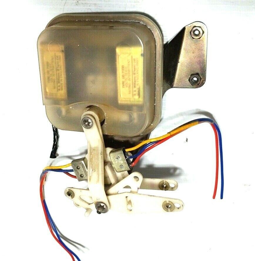 ROLLS-ROYCE SILVER SPUR LEFT FRONT DOOR LOCKING SOLENOID UB72067 L1