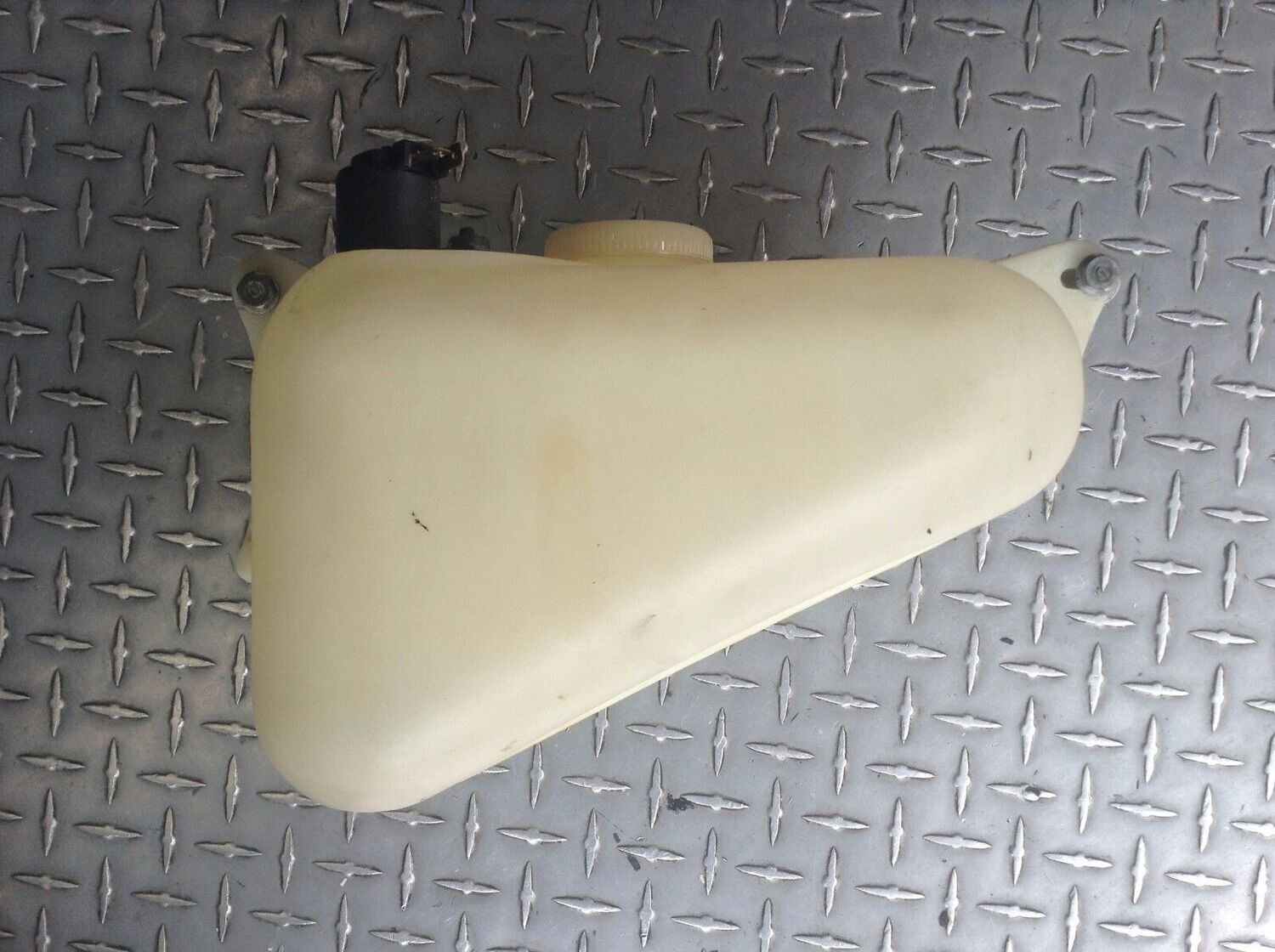 81 - 91 ROLLS ROYCE SILVER WINDSHIELD RESERVOIR UD25759 bott