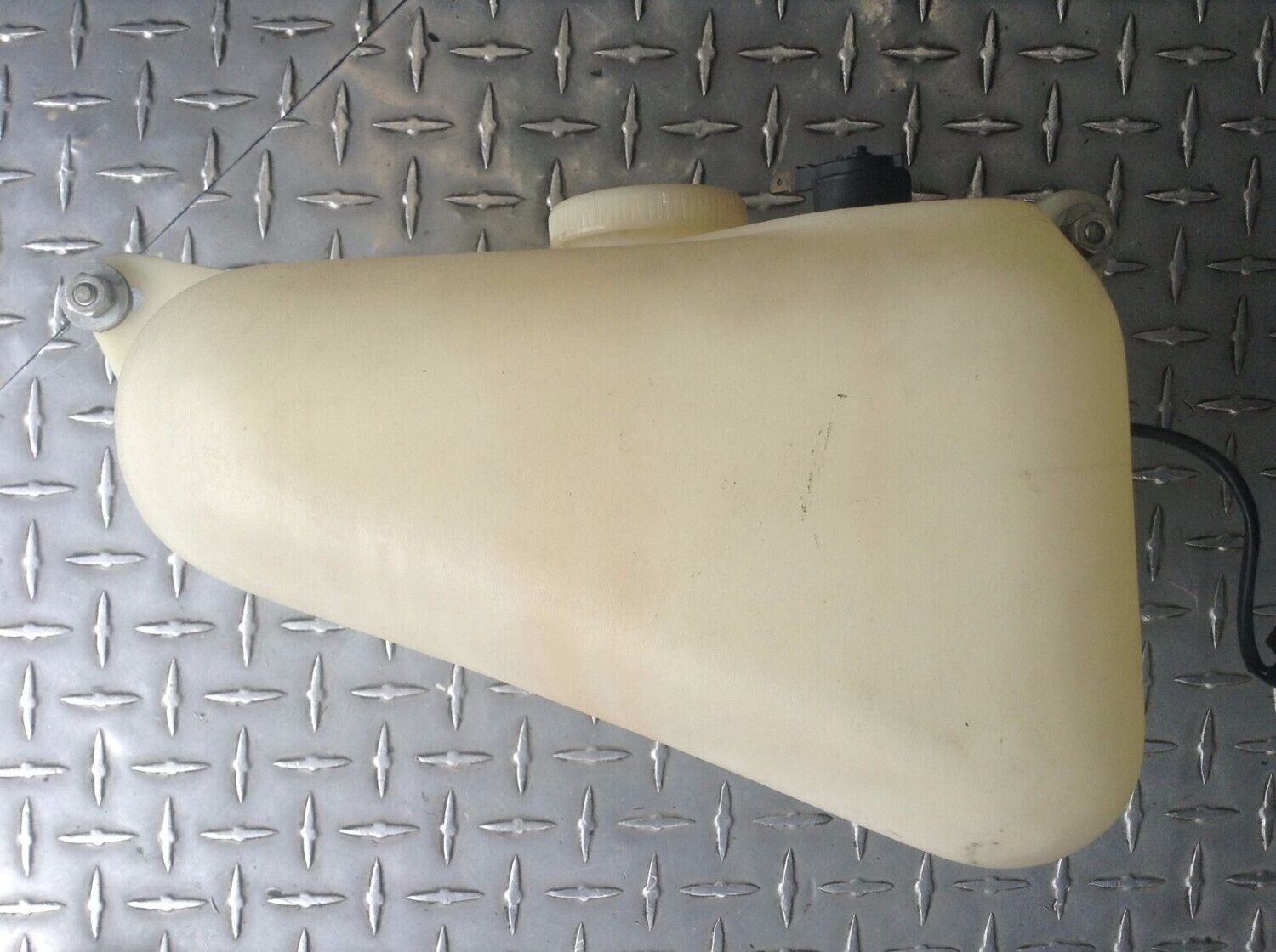 81 - 91 ROLLS ROYCE SILVER WINDSHIELD RESERVOIR UD25759 bott