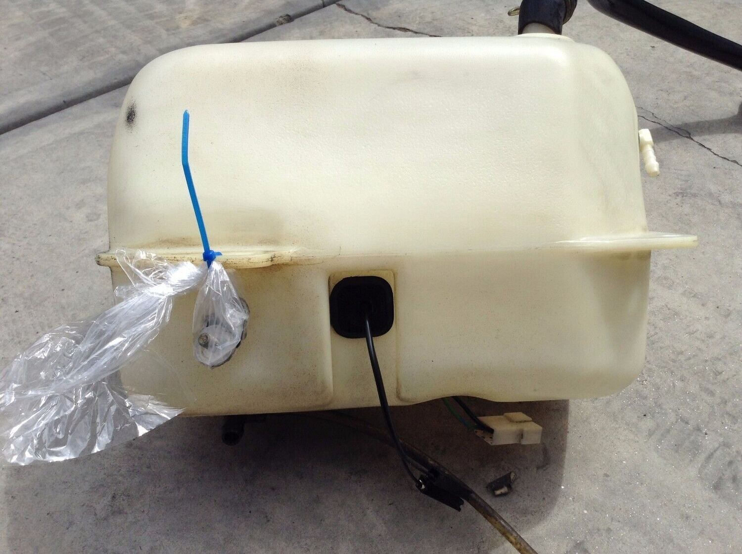 81 - 91 ROLLS ROYCE SILVER SPUR WINDSHIELD WASHER TANK &amp; MOTOR PUMP bott