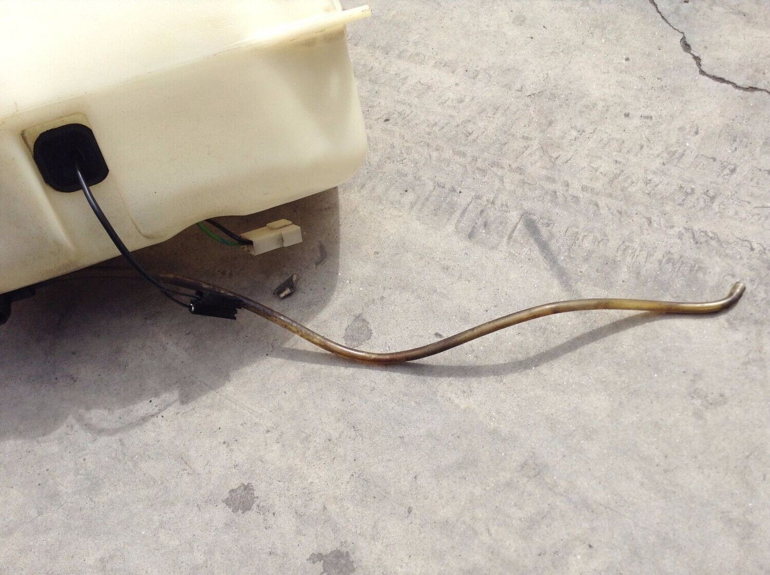 81 - 91 ROLLS ROYCE SILVER SPUR WINDSHIELD WASHER TANK &amp; MOTOR PUMP bott