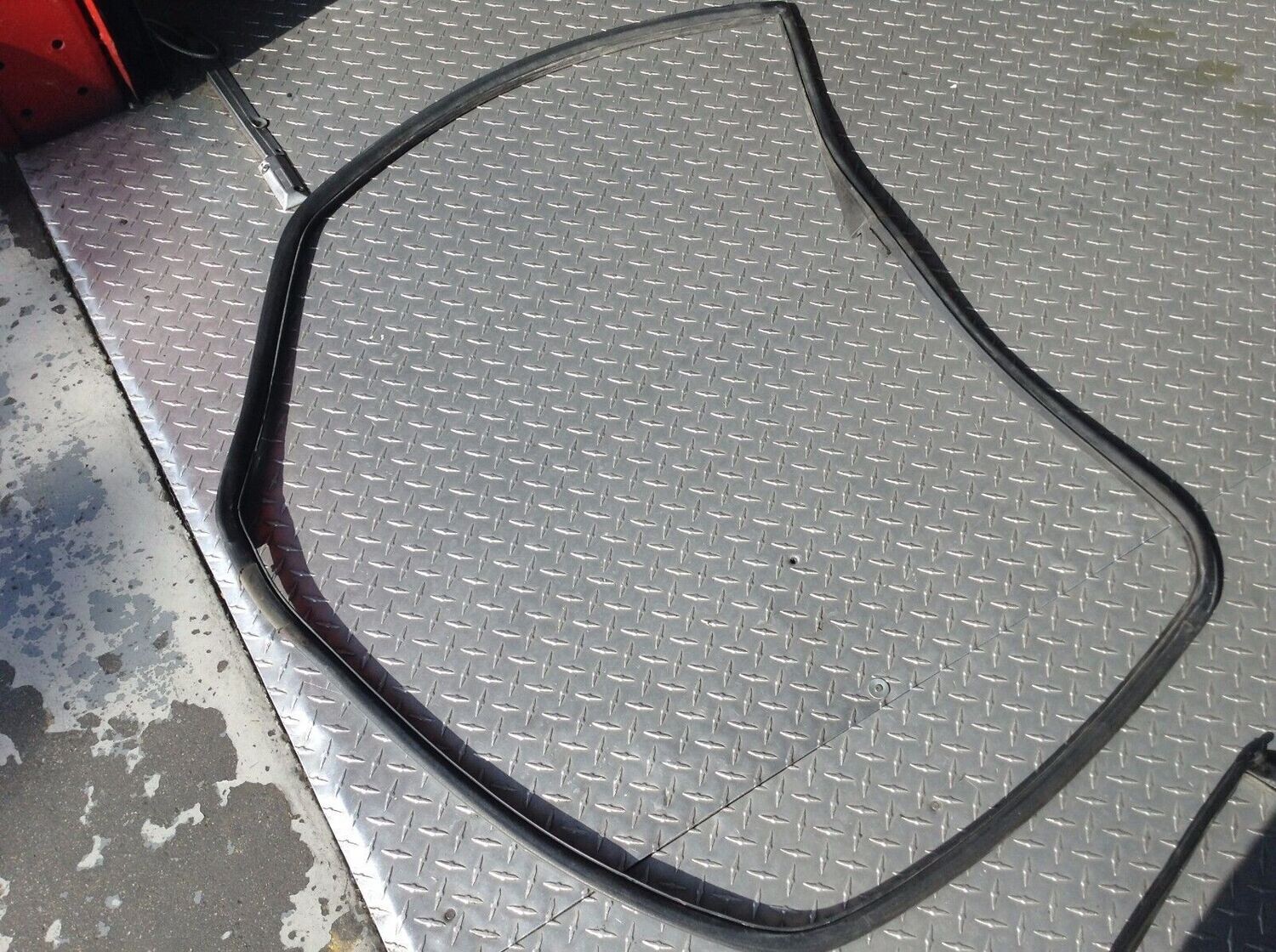 81 TO 98 ROLLS ROYCE SILVER SPUR RUBBER DOOR SEAL UB89259 LEFT REAR DOOR