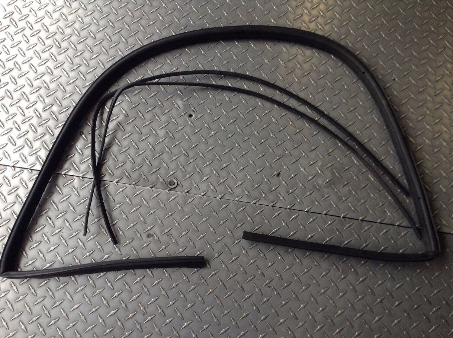 81 - 91 ROLLS-ROYCE SILVER SPUR ENGINE COMPARTMENT SEAL