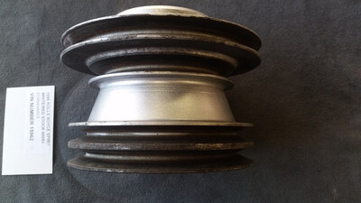 Rolls Royce Silver Spirit SPur  front water pump pulley 4 screw on clutch UE44734