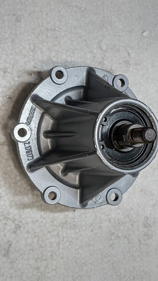 Ferrari part water pump 360 355 456 pre owned 176173