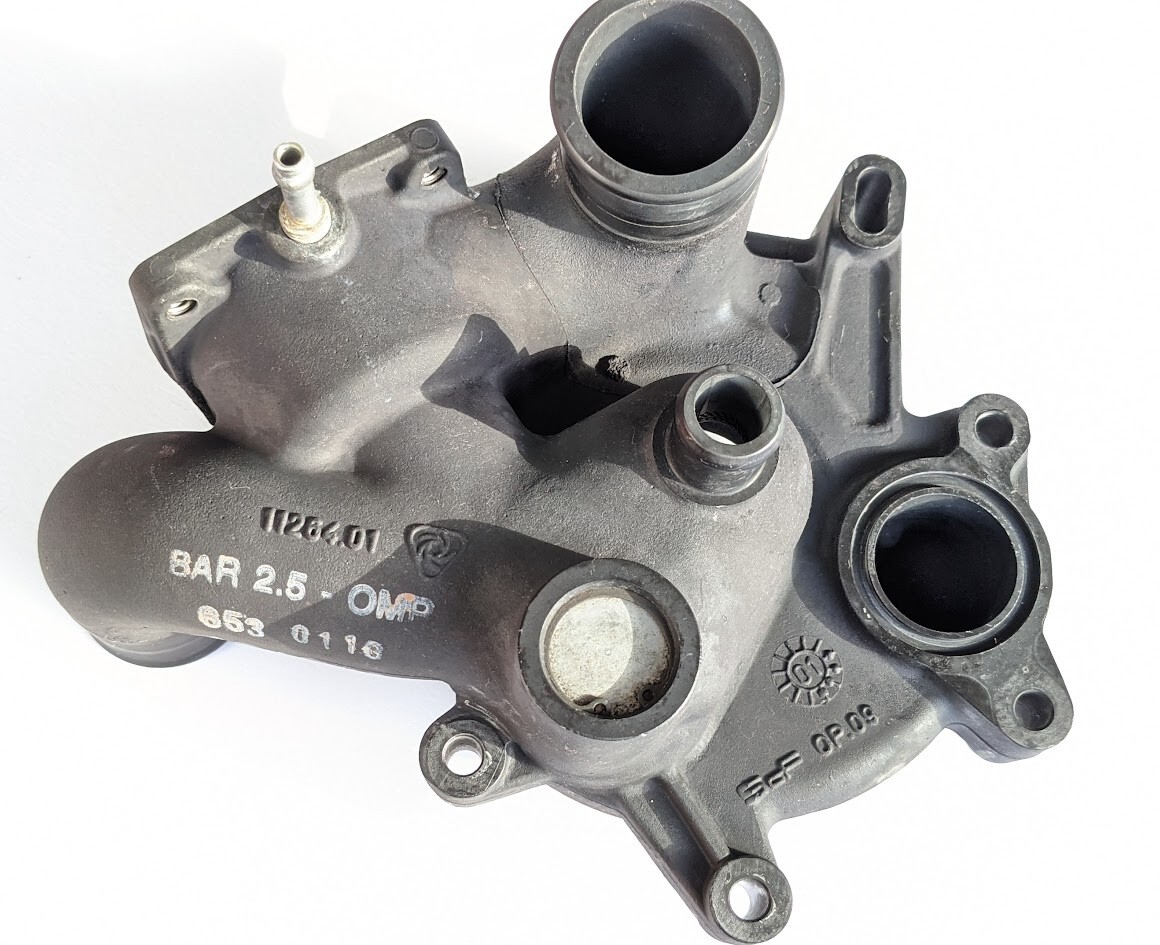 Ferrari part water pump HOUSING 360 355 456 pre owned 176044