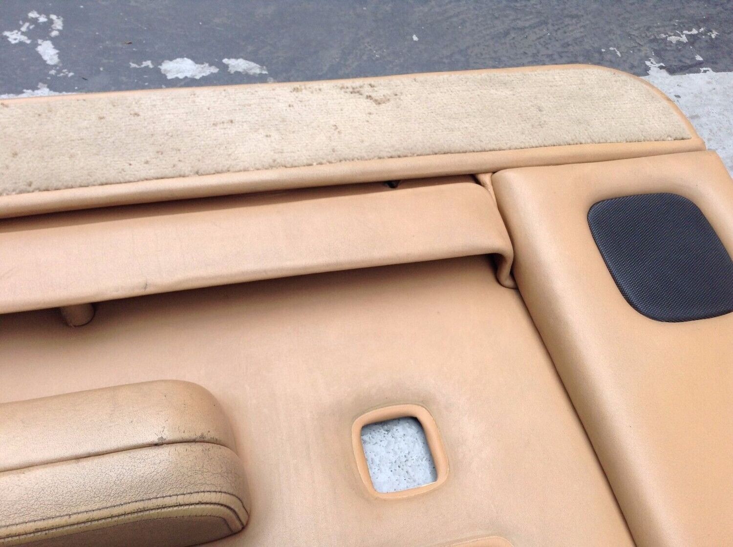 ROLLS-ROYCE 84 SILVER SPUR FRONT RIGHT PASSENGER SIDE DOOR PANEL CARD AND ARM REST