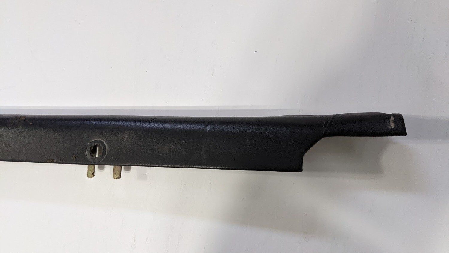 FERRARI 348 PARTS RIGHT PASIVE SEAT BELT COVER TRIM 62895300