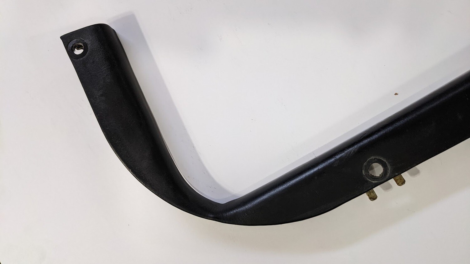 FERRARI 348 PARTS RIGHT PASIVE SEAT BELT COVER TRIM 62895300