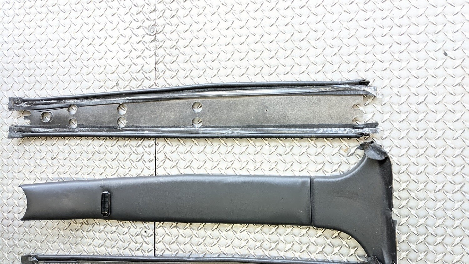 81-94 ROLLS ROYCE SILVER SPUR BENTLEY TURBO R L seat belt B pillar LEATHER BLACK UW19205