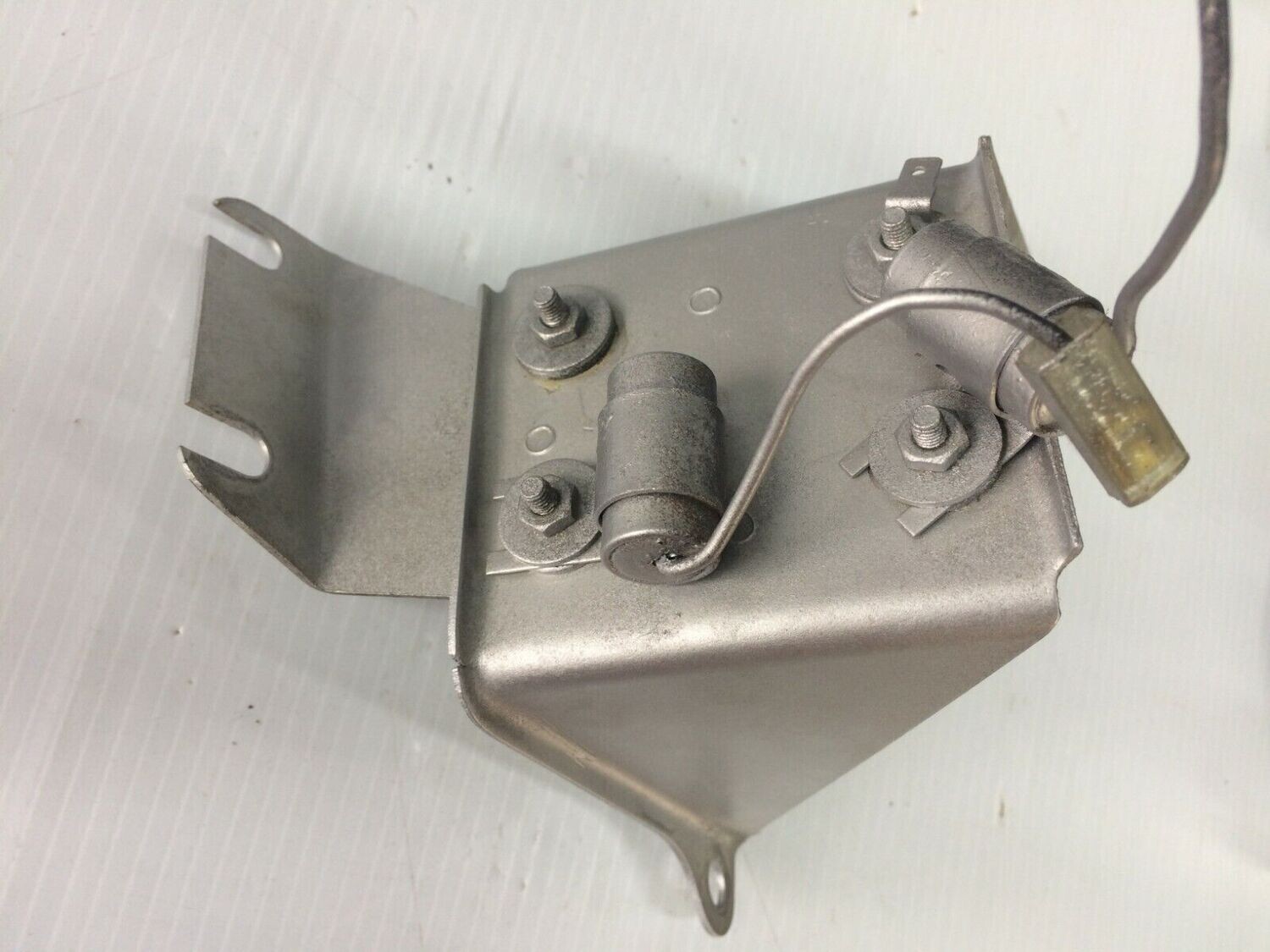 ROLLS ROYCE SILVER SHADOW windshield WIPER MOTOR holding bracket UD16364