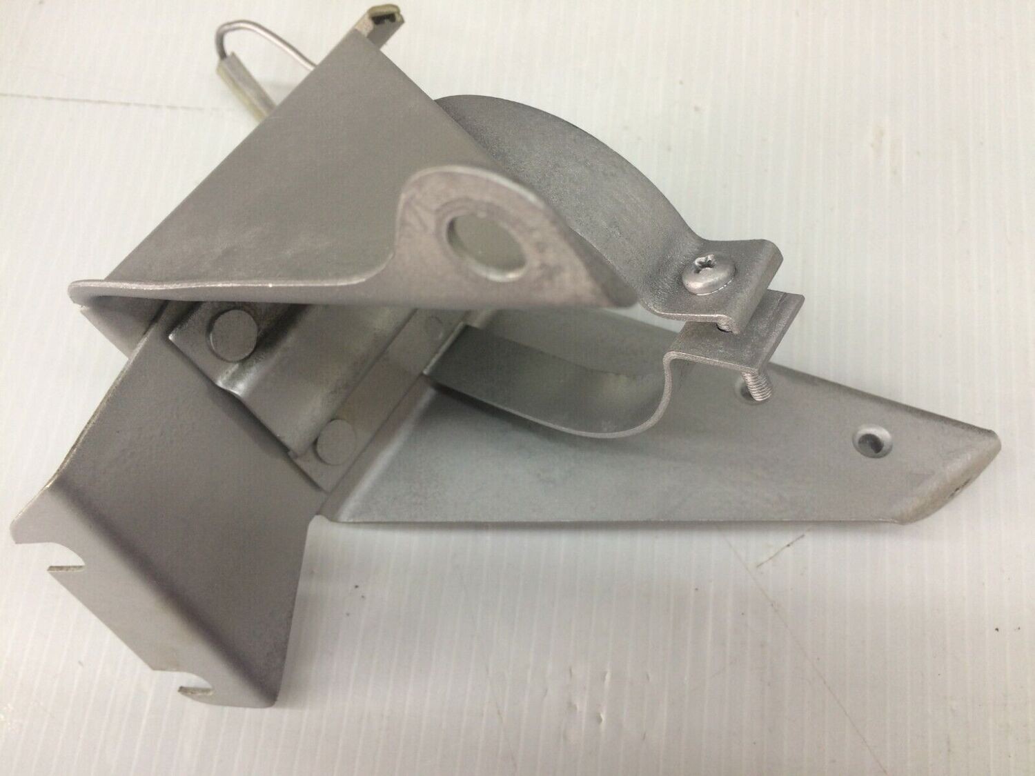 ROLLS ROYCE SILVER SHADOW windshield WIPER MOTOR holding bracket UD16364