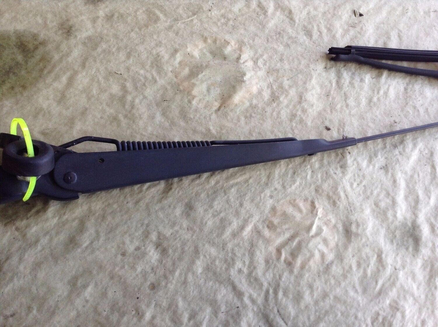 81 - 91 ROLLS ROYCE SILVER SPUR RIGHT WINDSHIELD WIPER UD23206