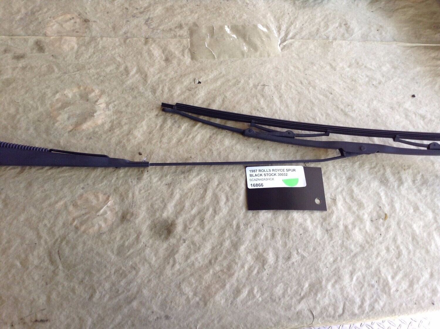 81 - 91 ROLLS ROYCE SILVER SPUR RIGHT WINDSHIELD WIPER UD23206