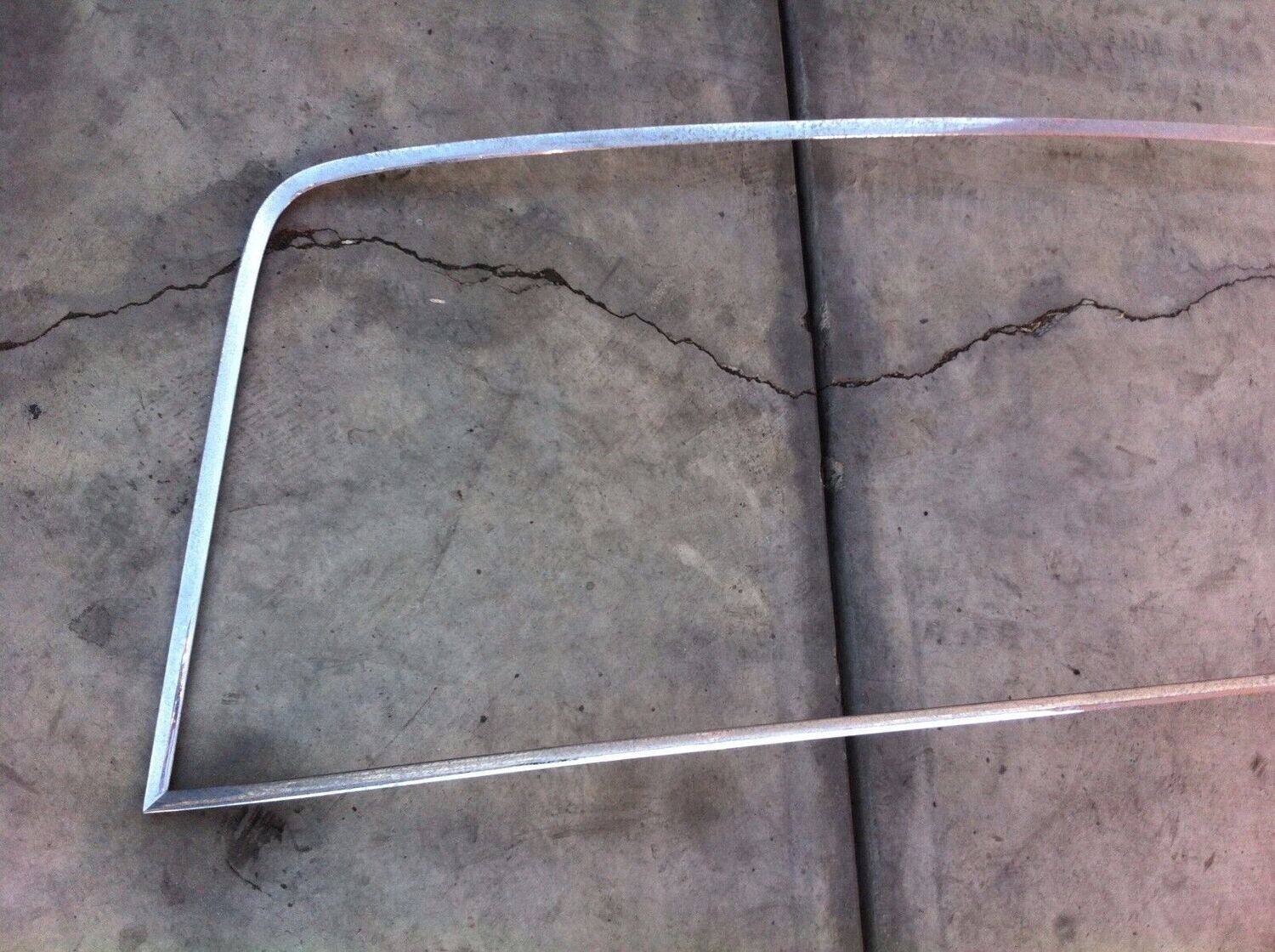 65 - 80 ROLLS ROYCE SILVER SHADOW REAR WINDSHIELD MOLDING
