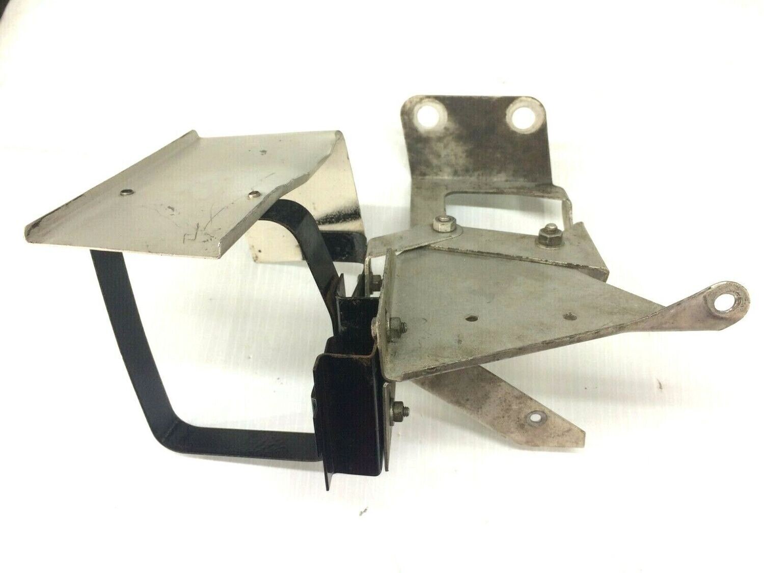 ROLLS ROYCE SILVER SHADOW WINDSHIELD WASHER TANK holding bracket UE36550
