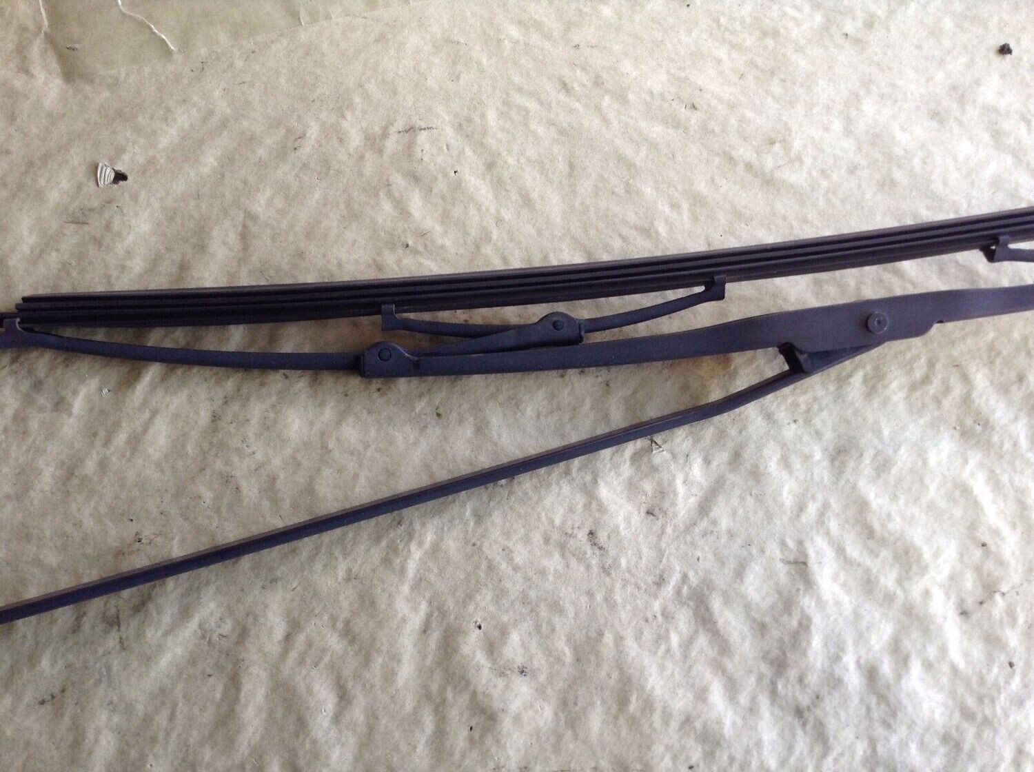 81 - 91 ROLLS ROYCE SILVER SPUR RIGHT WINDSHIELD WIPER UD23206