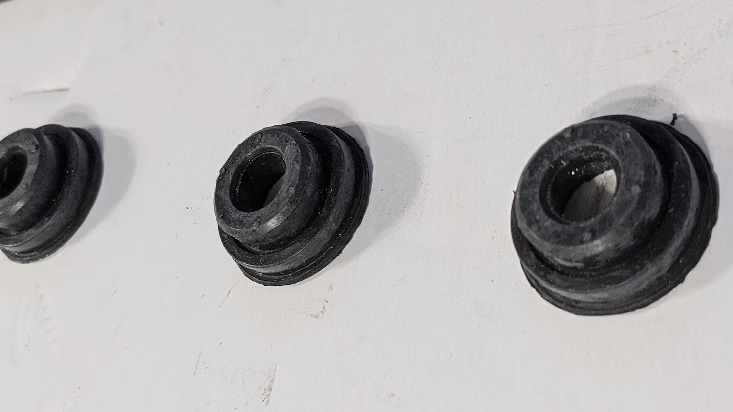 65 to 80  ROLLS ROYCE SILVER SHADOW CORNICHE  VALVE COVER GASKET RUBBER AND SEAL UV11305