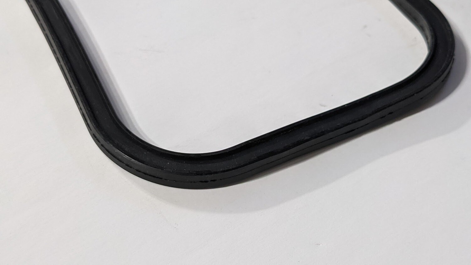 65 to 80  ROLLS ROYCE SILVER SHADOW CORNICHE  VALVE COVER GASKET RUBBER AND SEAL UV11305