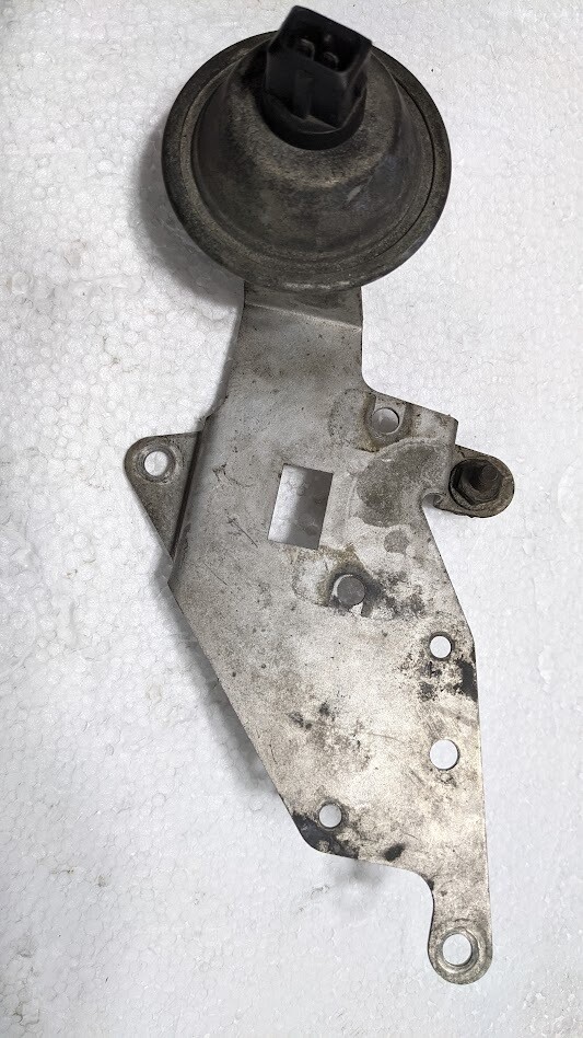 81 to 89 Rolls Silver Spirit Spur Corniche Fuel  enrichment valve UE44411