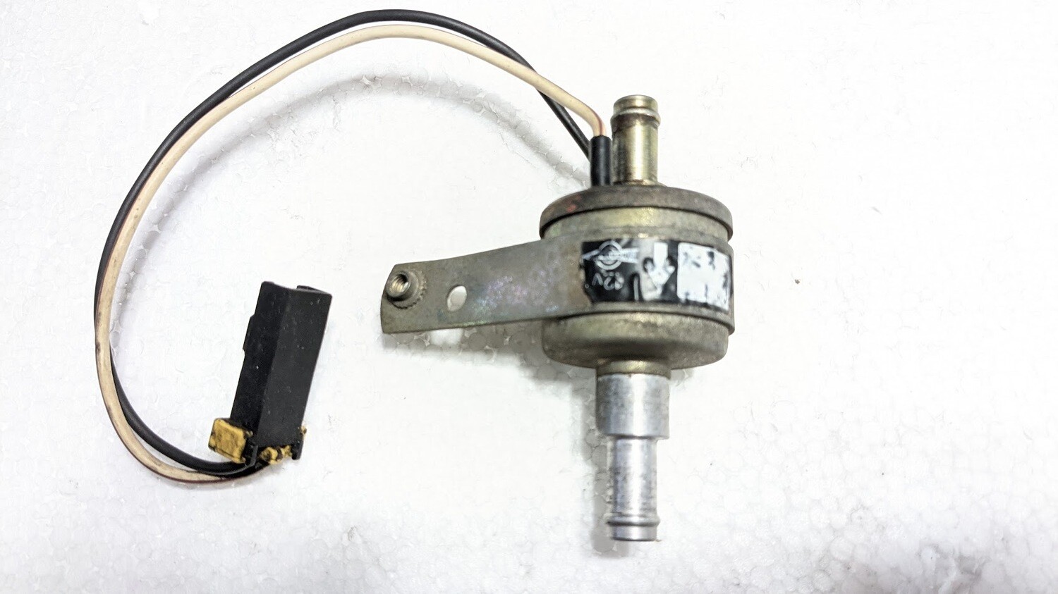 81 - 89 Rolls Silver Spirit Spur Corniche evaporator loss solenoid valve UE70298