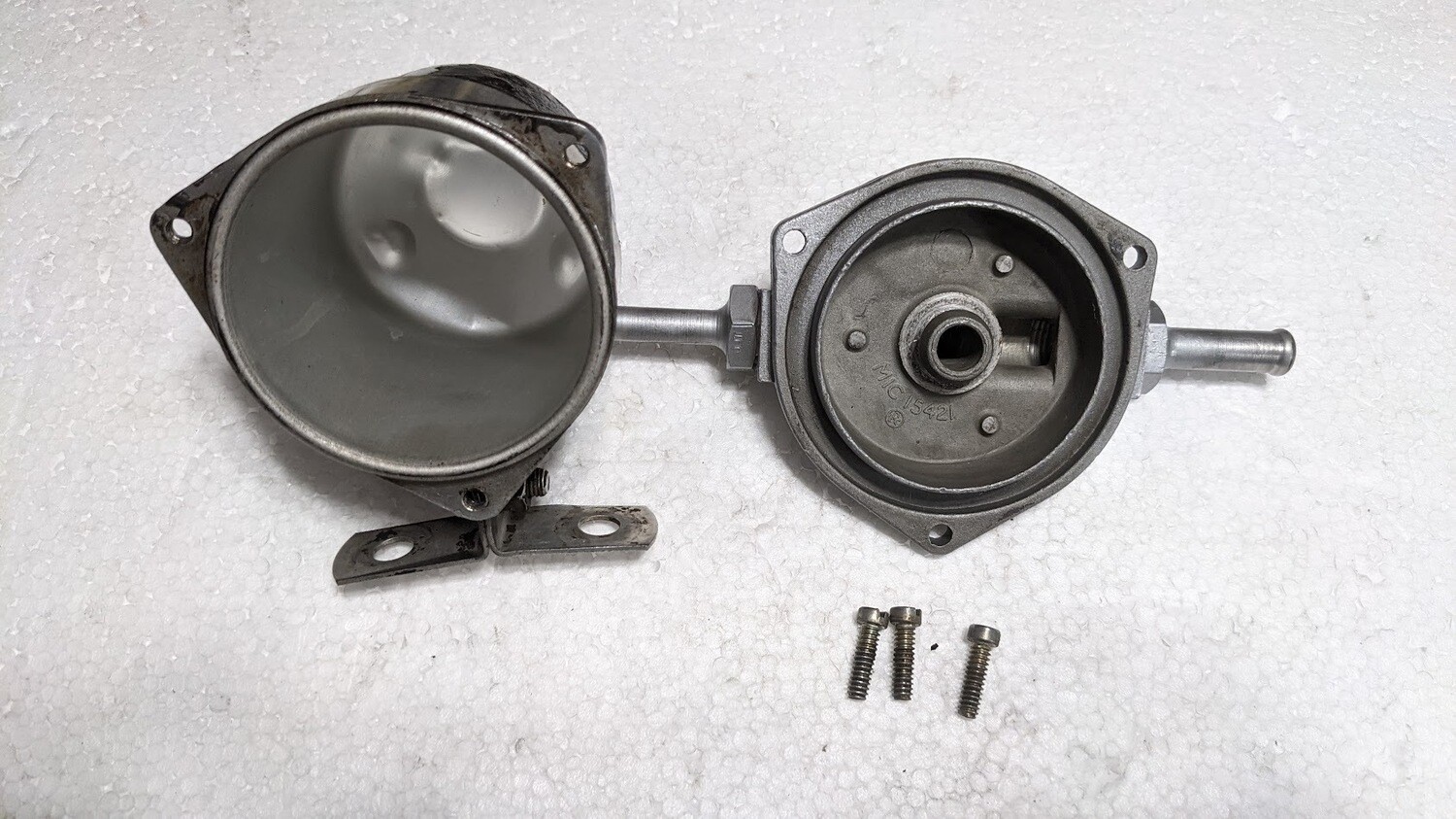 Rolls Royce Silver Shadow Wraith fuel filter assembly for canister type filter UR8551