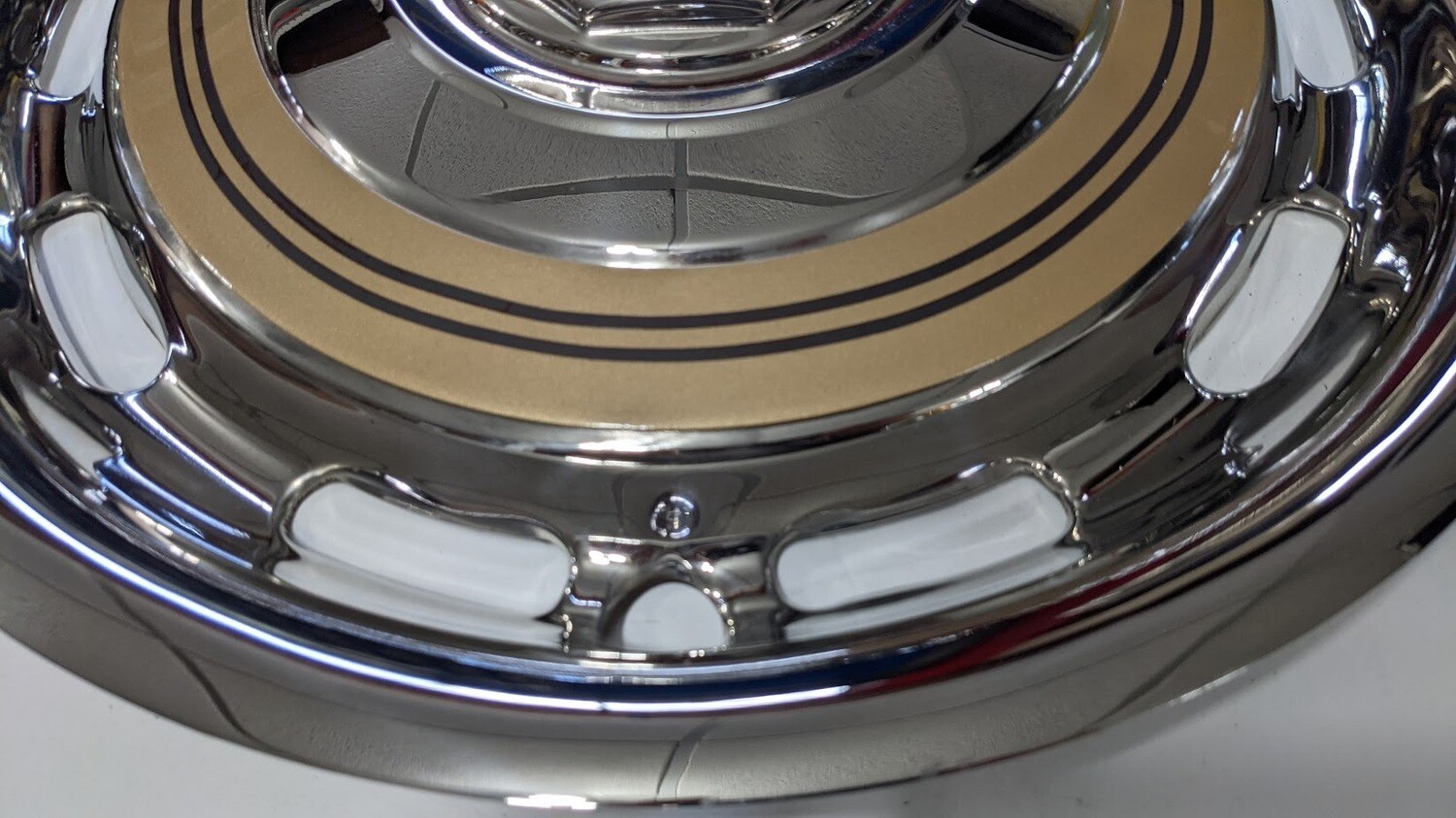 1965 to 1980 Rolls Royce Silver Shadow One hub cap, wheel dust cover used POLISHED