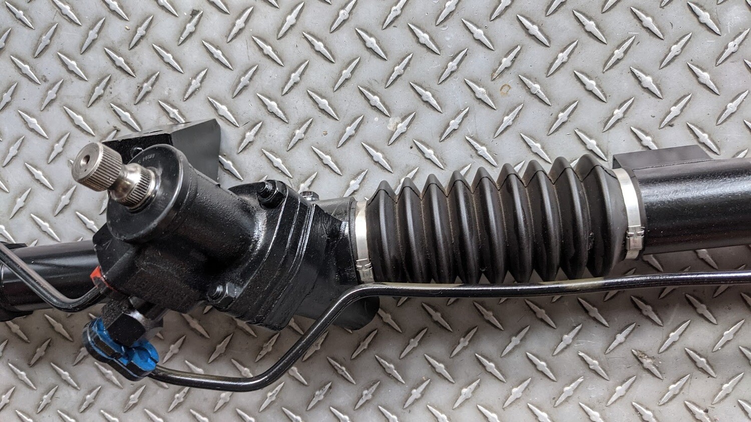 Rolls Royce Spur  rack and pinion EARLY style SQUARE mounting UR21761  exchange