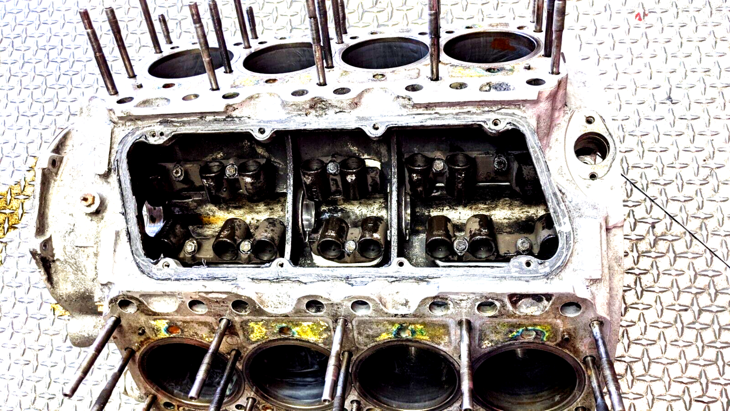 1966 Rolls Royce Silver Shadow engine block in good condition UE36012