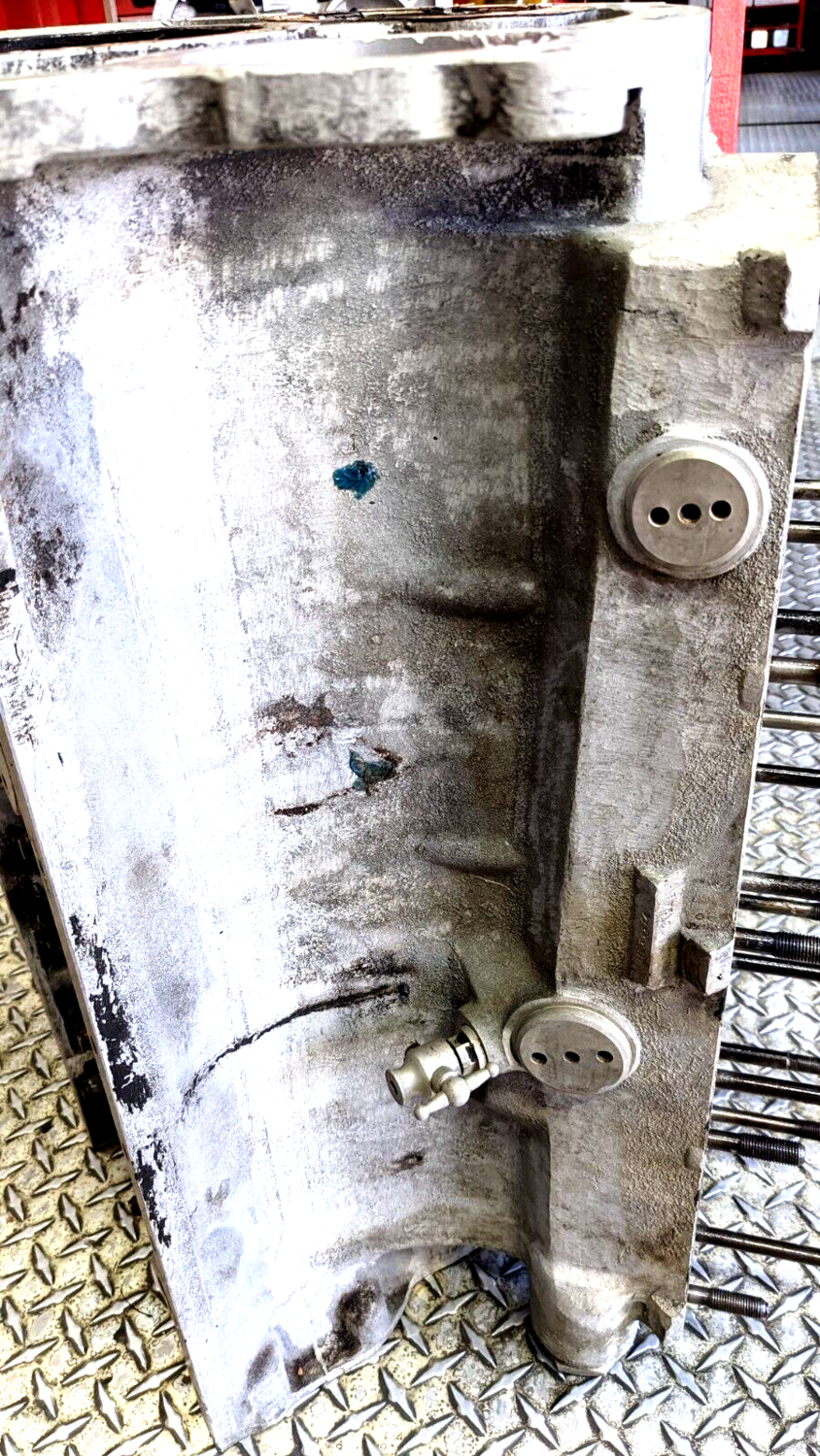 1966 Rolls Royce Silver Shadow engine block in good condition UE36012
