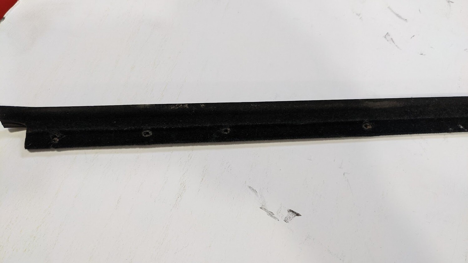 FERRARI 308 GTSi PART RIGHT DOOR OUTER SEAL WINDOW WIPER 16327310