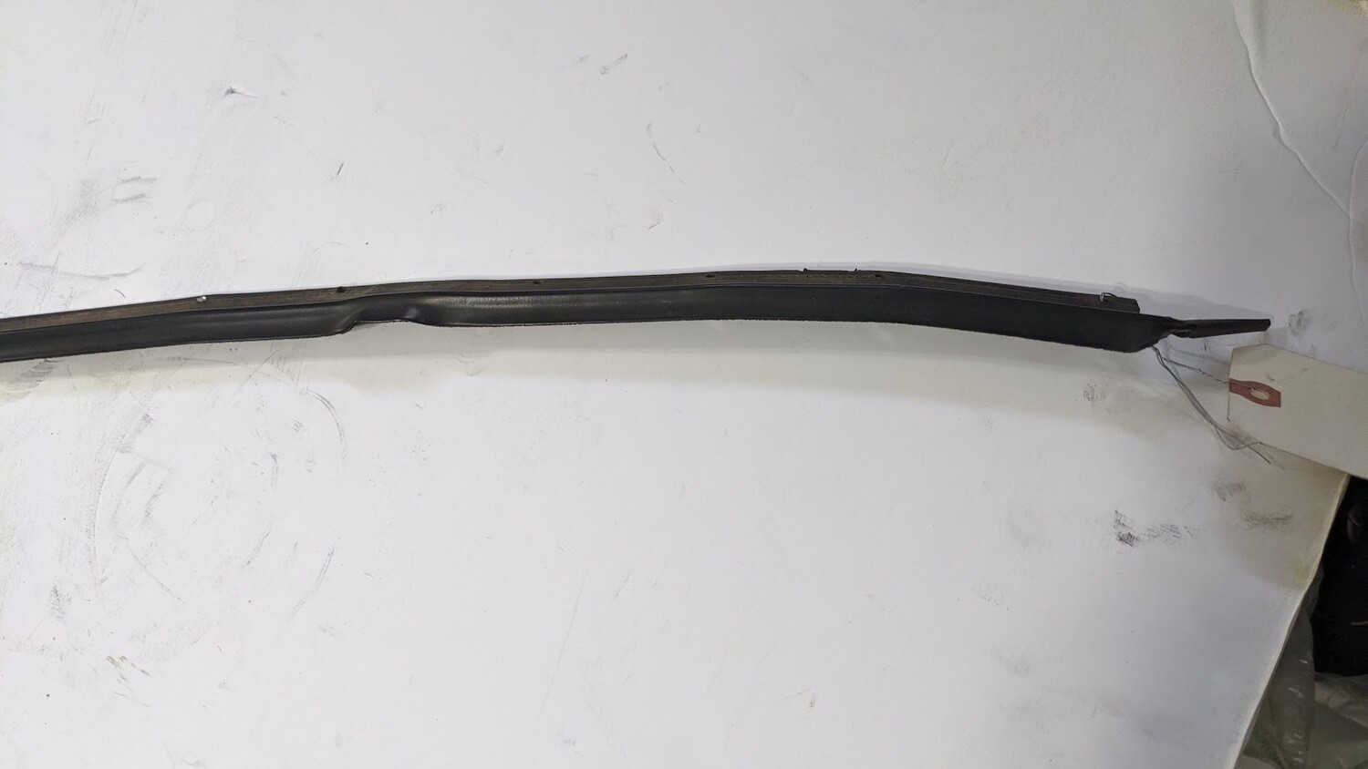 FERRARI 308 GTSi PART LEFT DOOR OUTER SEAL WINDOW WIPER 16327310 LH