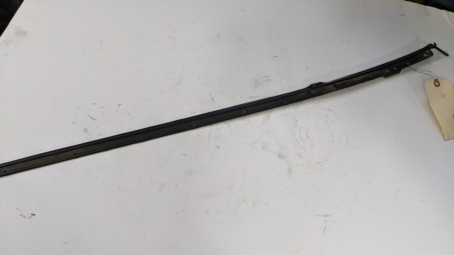 FERRARI 308 GTSi PART RIGHT DOOR OUTER SEAL WINDOW WIPER 16327310
