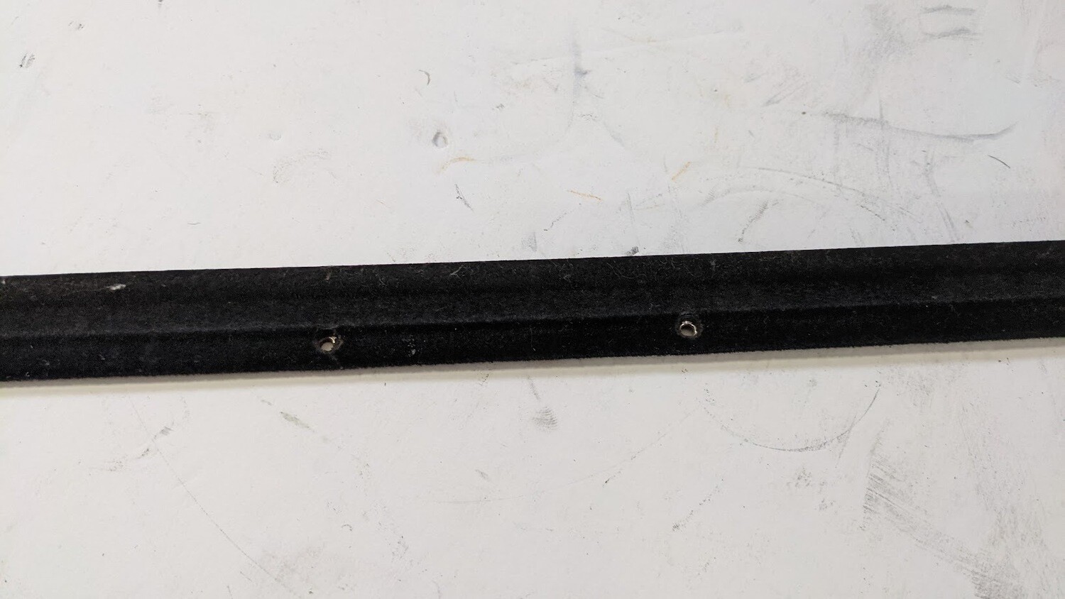 FERRARI 308 GTSi PART RIGHT DOOR OUTER SEAL WINDOW WIPER 16327310