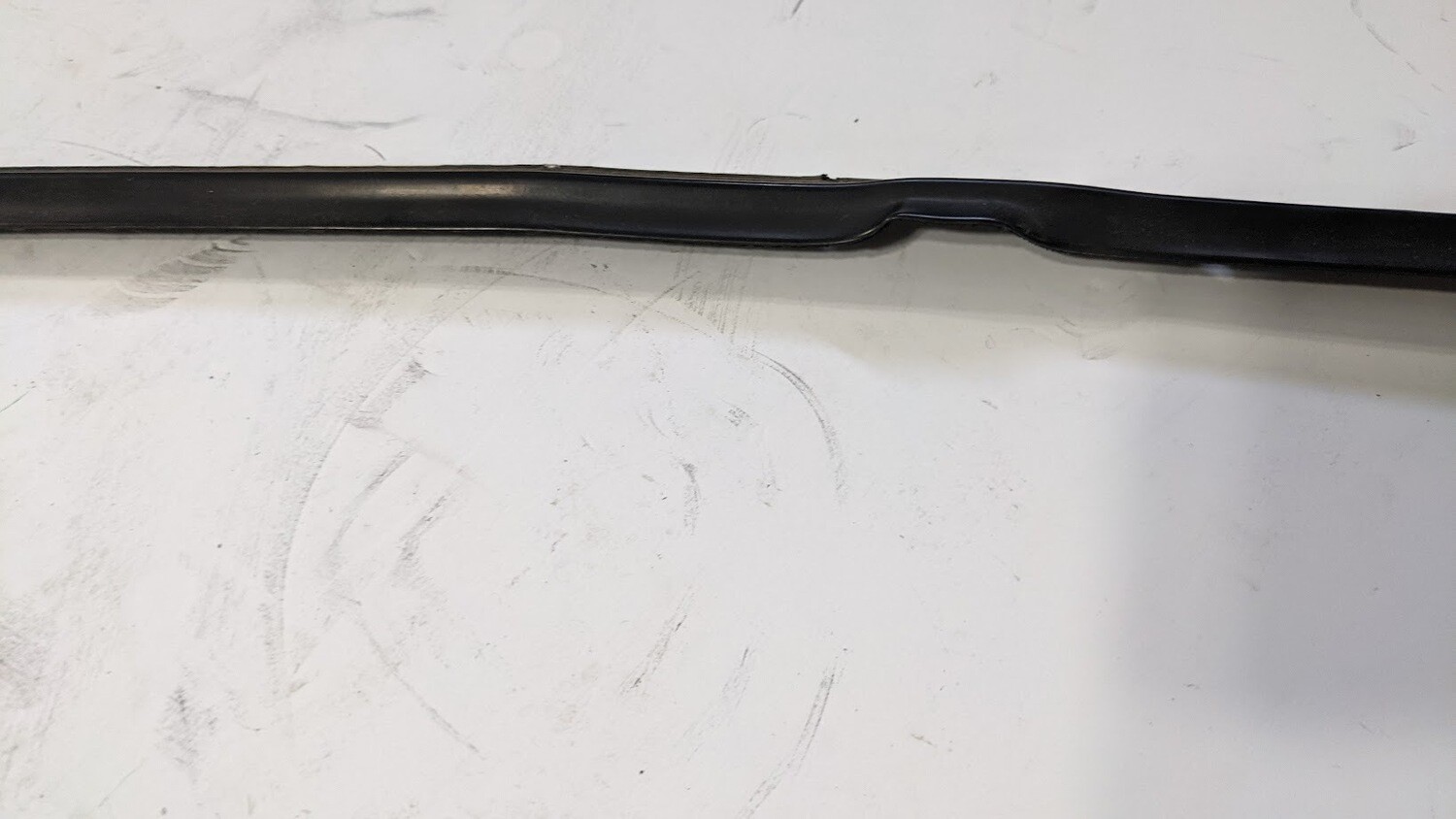 FERRARI 308 GTSi PART LEFT DOOR OUTER SEAL WINDOW WIPER 16327310 LH