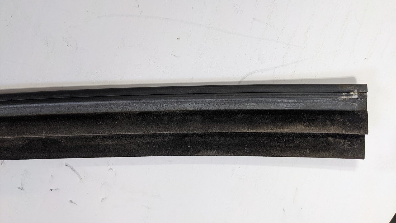 FERRARI 360 SPIDER PARTS RIGHT DOOR GLASS WIPER SEAL outer 65164400